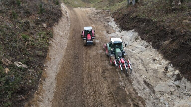 Rénovation et entretien des pistes de ski avec le PTH Crusher