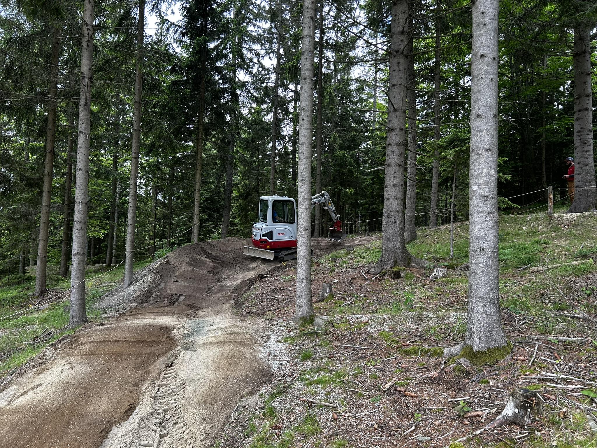 Bagger in der Nacharbeit