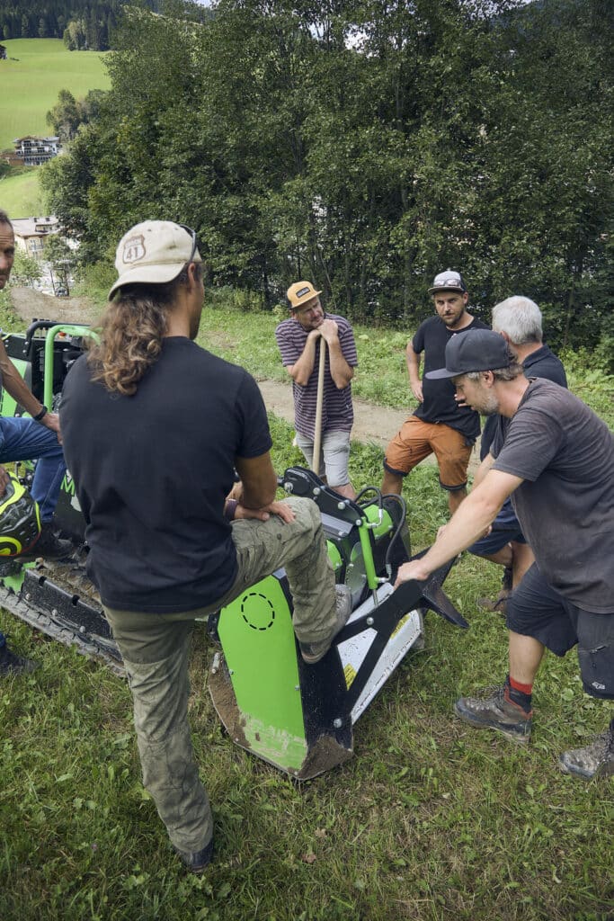 Trailbau Trailsanierung Aufsitzraupe