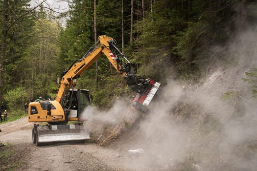 Entretien des talus avec l'Excavator Crusher EC-L de PTH