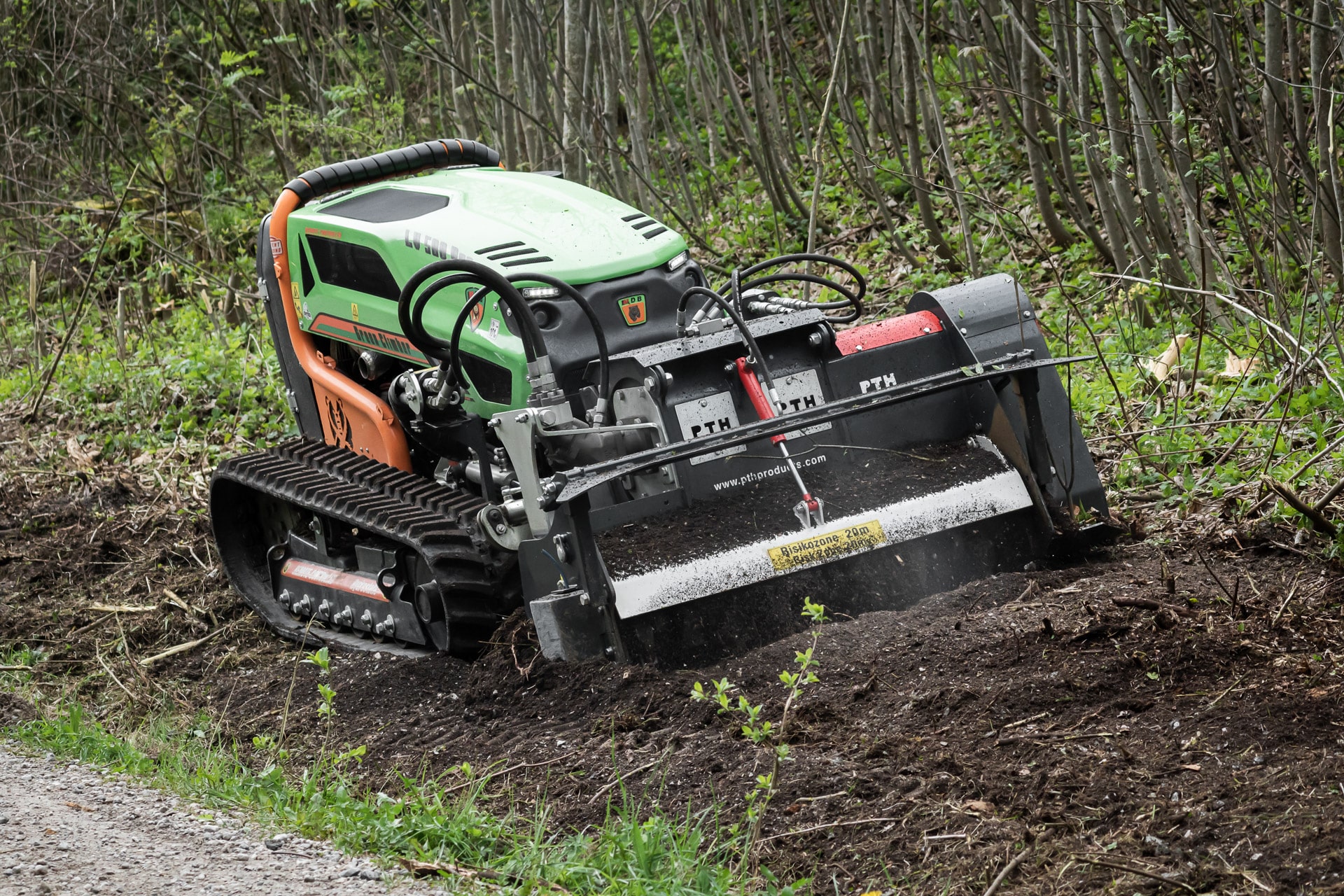 PTH MicroCrusher PTO Anbau an Raupentraktor auch hydraulisch möglich MBT mulchen Mulcher Forstmulcher