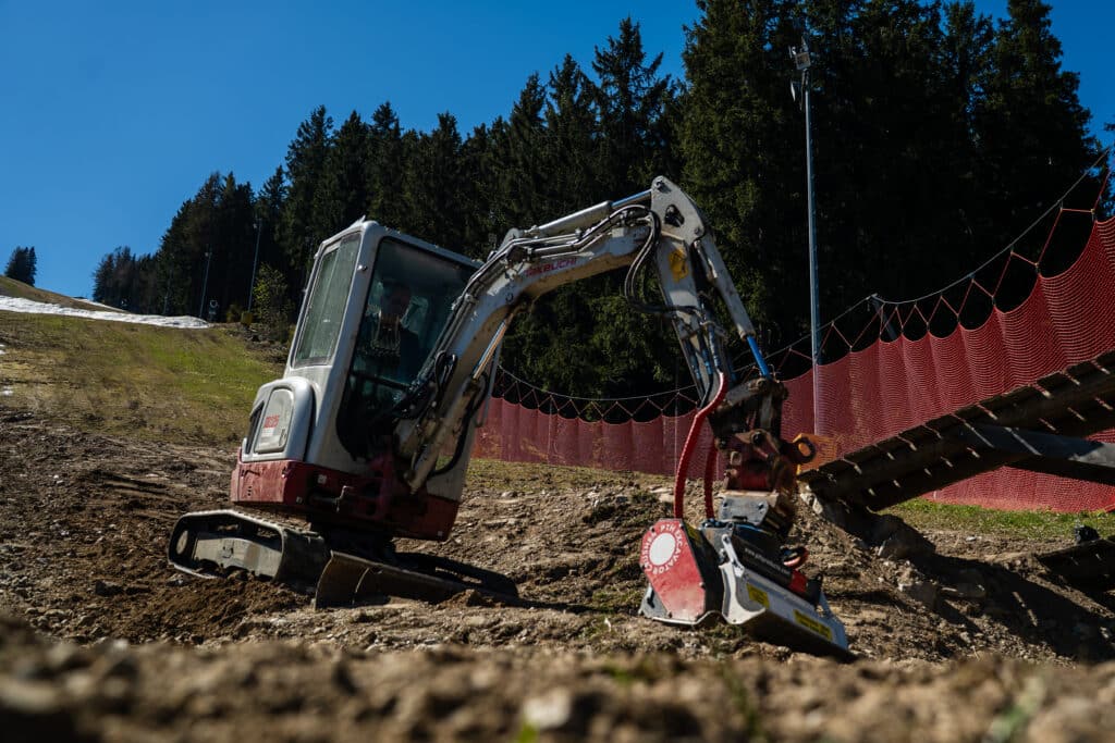 Skipisten Pflege Wanderwege Wegepflege Wegsanierung Minibagger