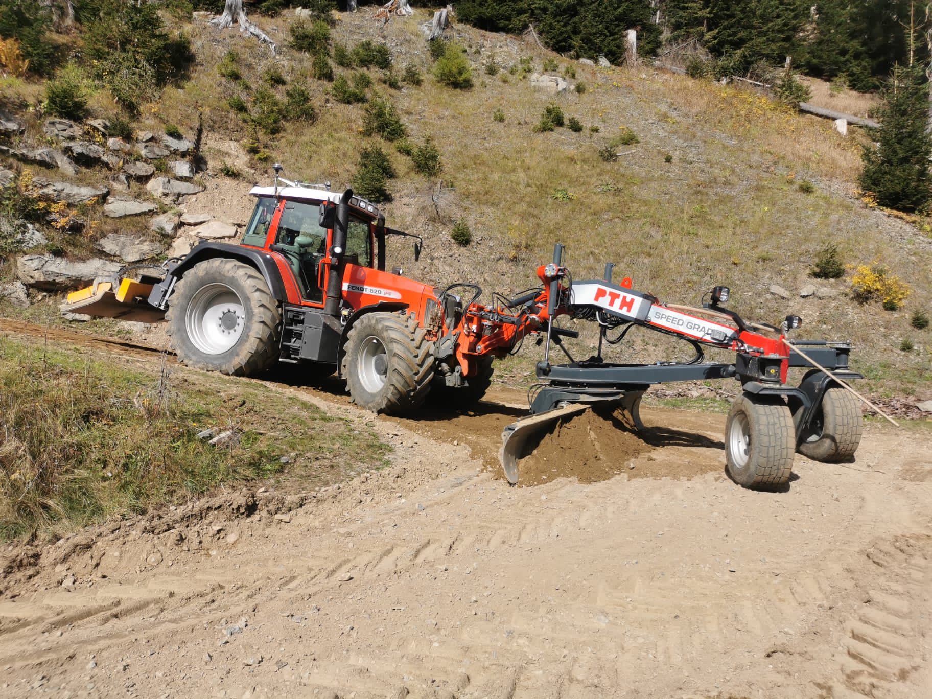 Wendigkeit des PTH Grader im Frontanbau