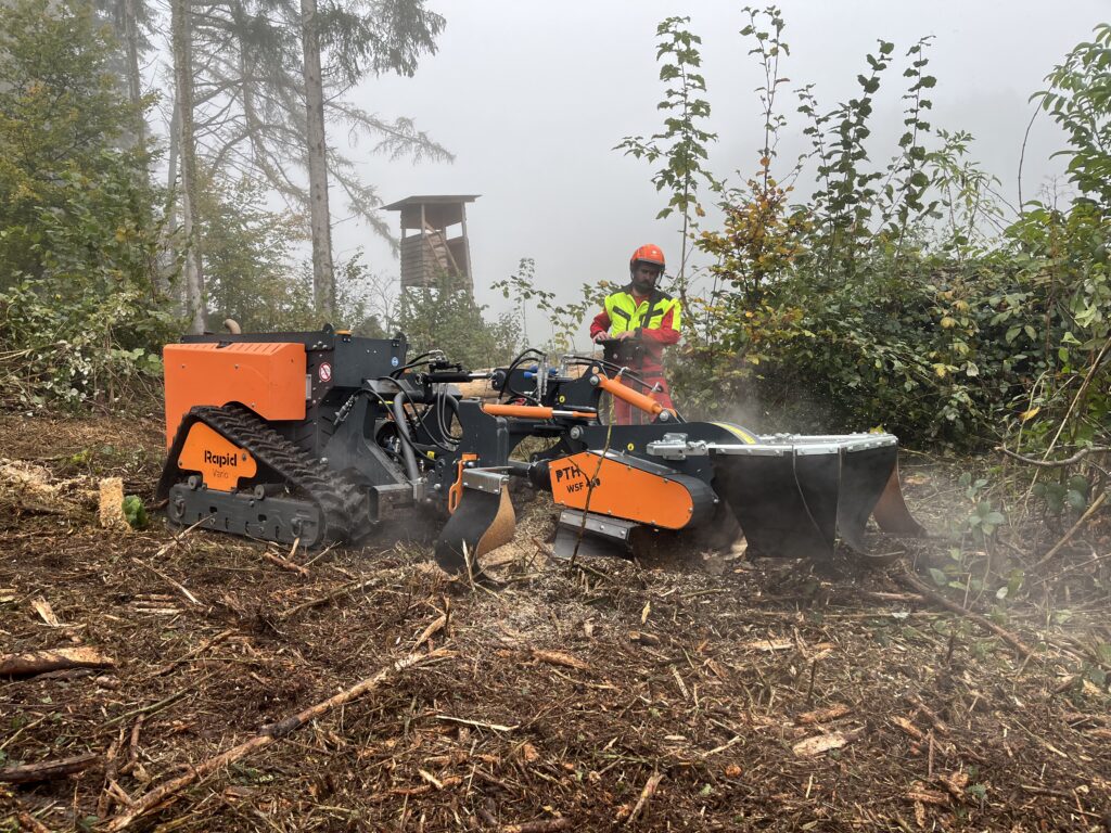 Stubbenfräse Baumstumpffräse Waldarbeiten Forstarbeiten Hartholz